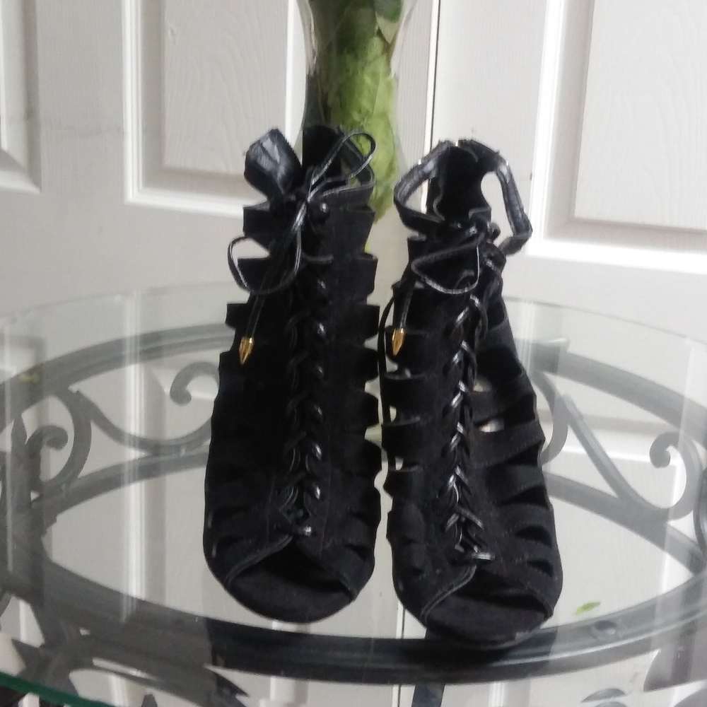Shoes - Picture 2 of 5